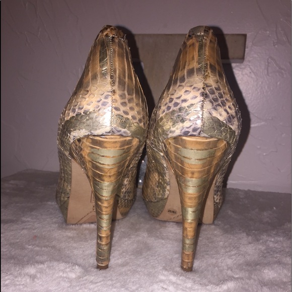 Vince Camuto Renees2 Peep Toe Platform Heels - Picture 7 of 8